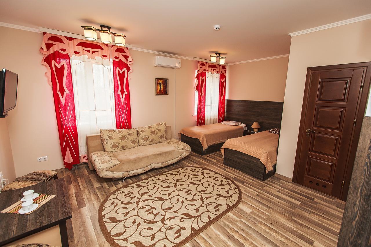 Slavyanskaya Hata Hotel Baranavichy Exterior photo