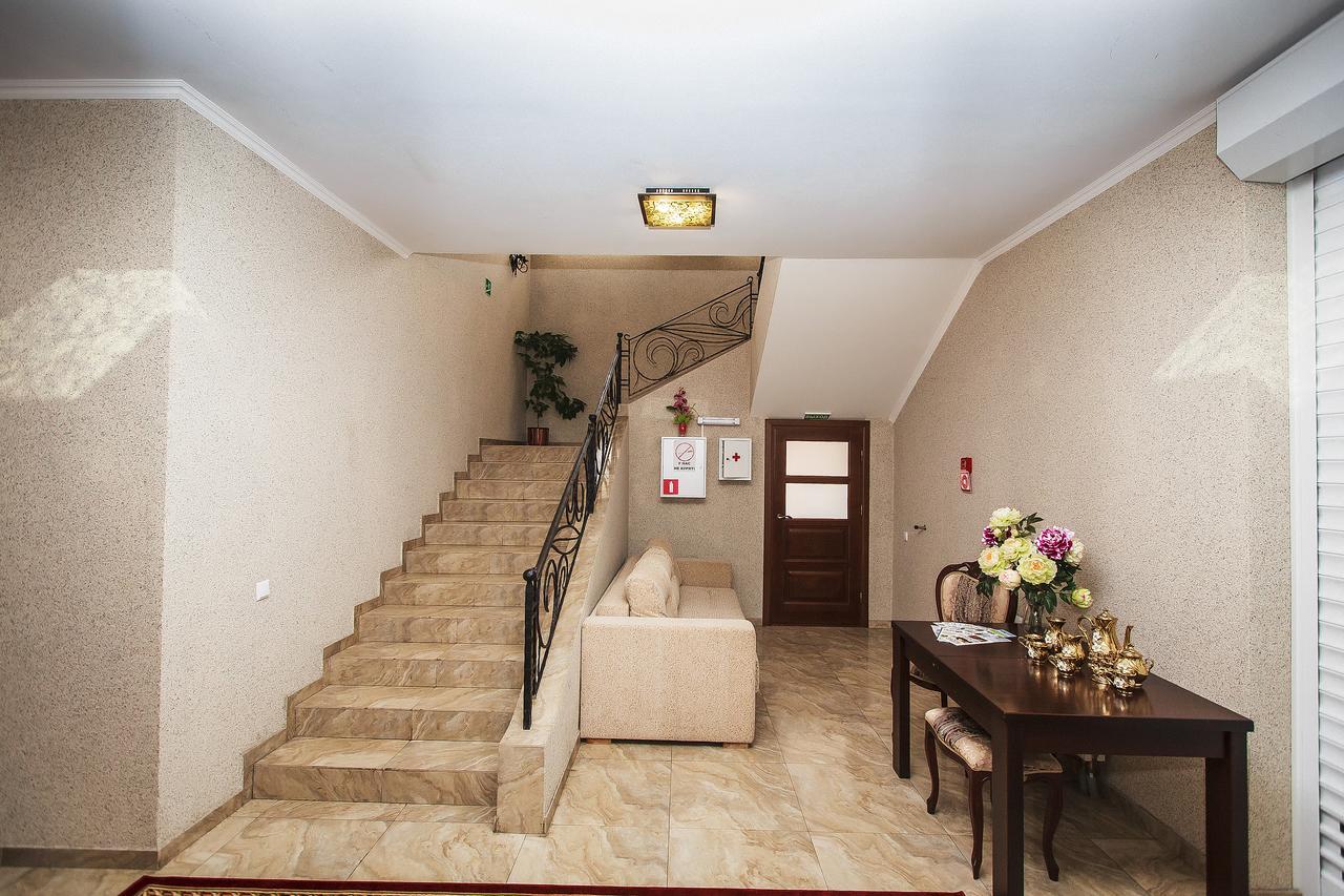 Slavyanskaya Hata Hotel Baranavichy Exterior photo